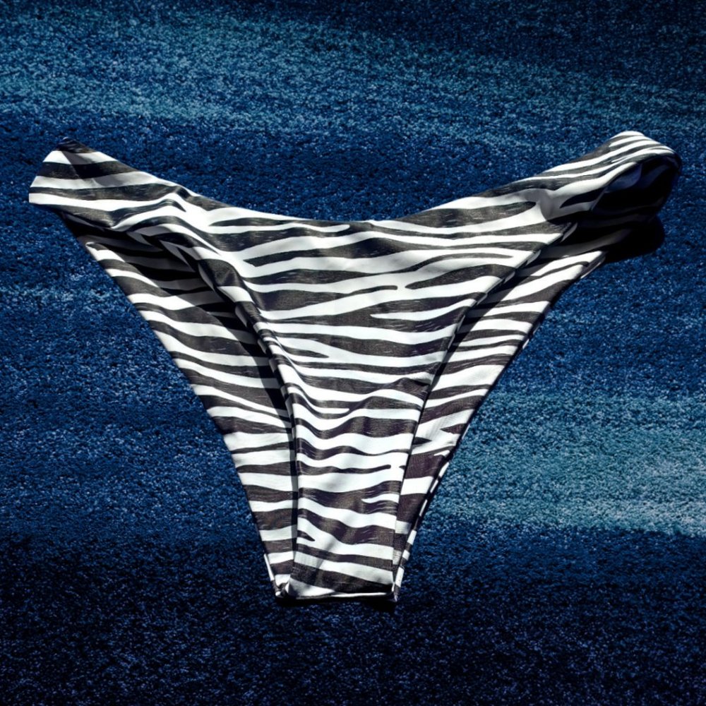 ZEBRA PRINT LOW RISE  BIKINI BOTTOM SIZE S